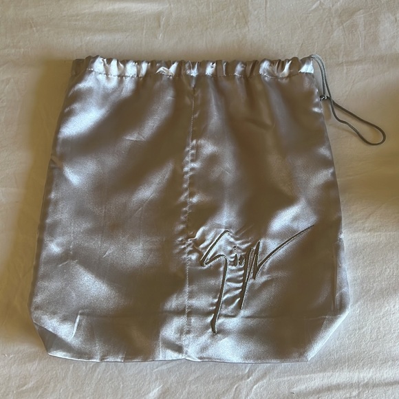 Giuseppe Zanotti black suede pumps, size 37. Lightly worn. - Picture 5 of 7